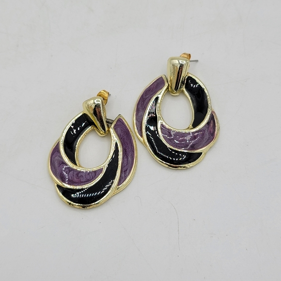 Doorknocker Purple Enamel Gold tone Wreath Hoop Dangle Drop Earrings Vintage - Picture 8 of 8